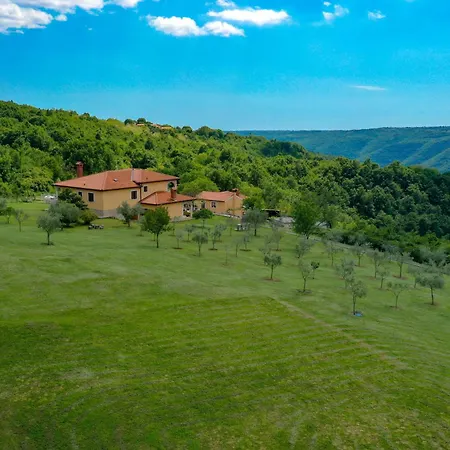 Solitude- Luxury Retreat Surrounded By Nature Near Labin Apartment